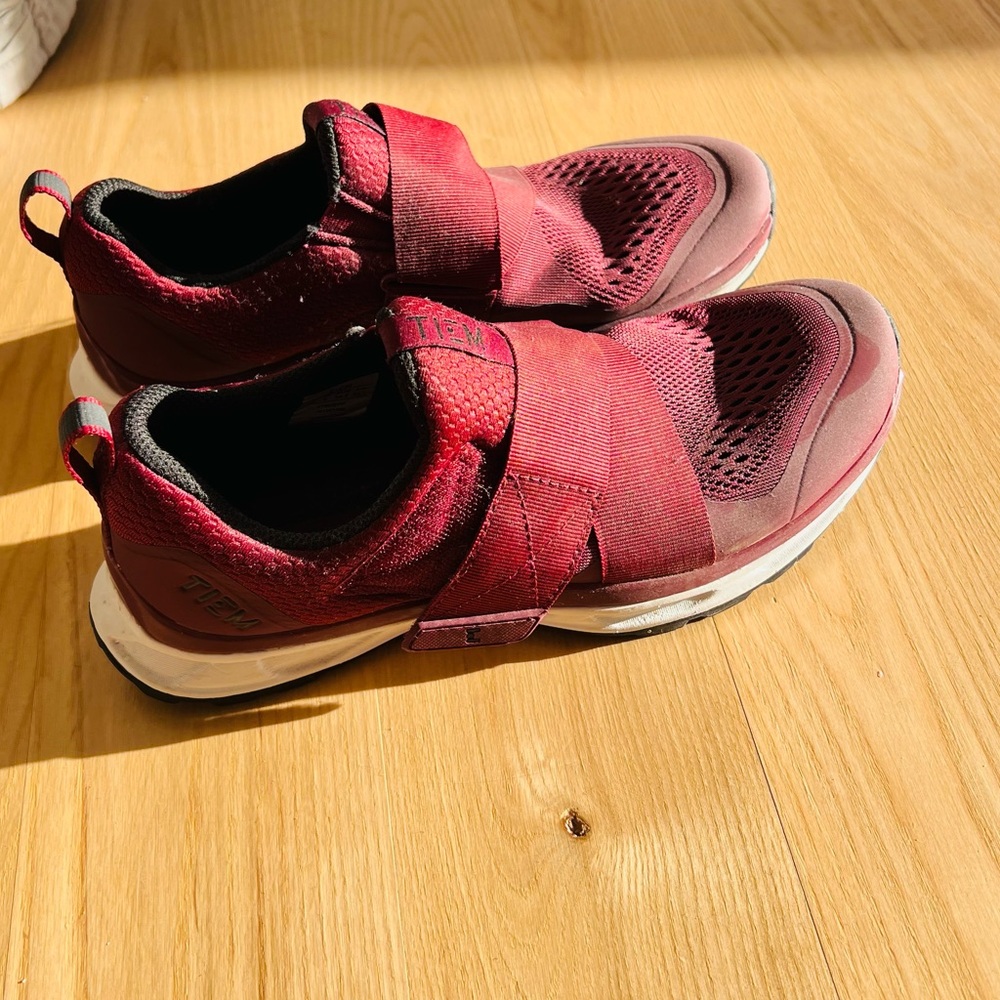 Excellent condition spin shoes—worn 4 times